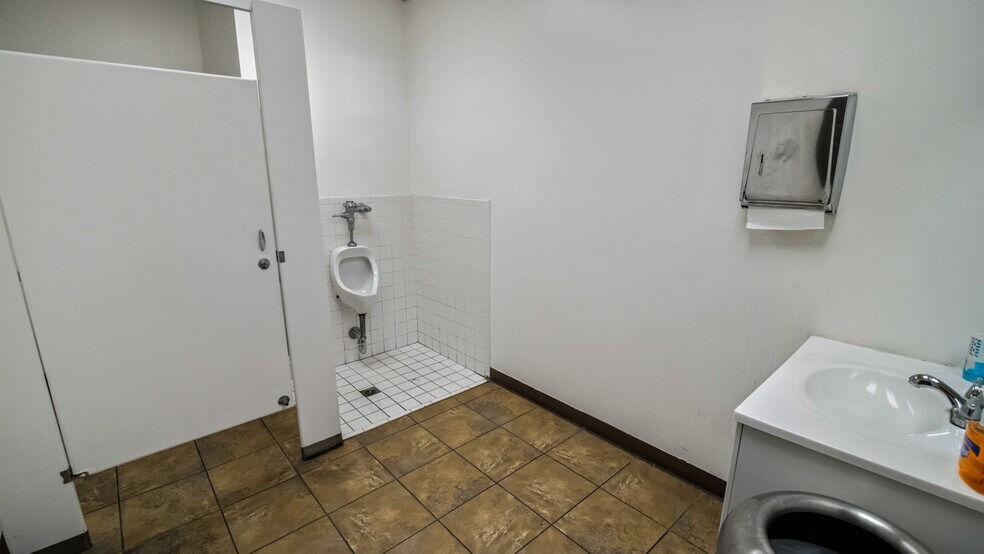 More Photos Of 800 E Wardlow Rd, Long Beach Loft Creative Space For Sale