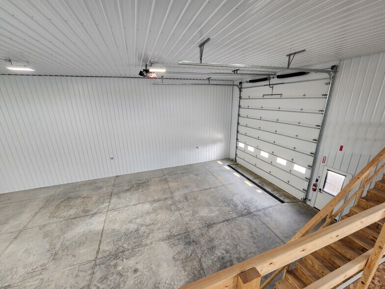 More Photos Of 9663 230th Ave, Anamosa Warehouse For Lease