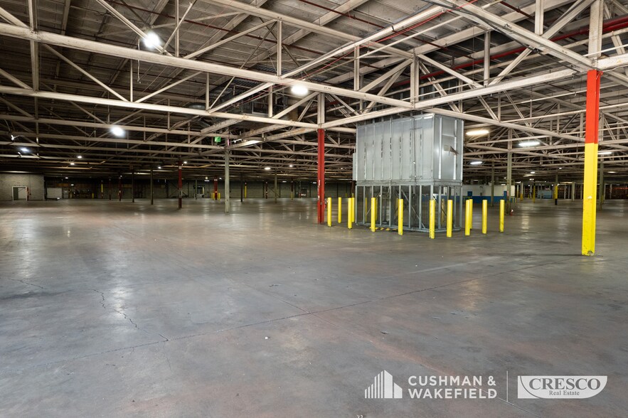More Photos Of 6800 Center Rd, Ashtabula Warehouse For Lease