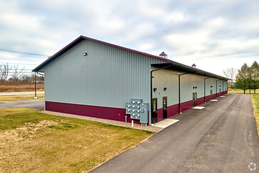 More Photos Of 10 Regency Oaks Blvd, Rochester Warehouse For Lease