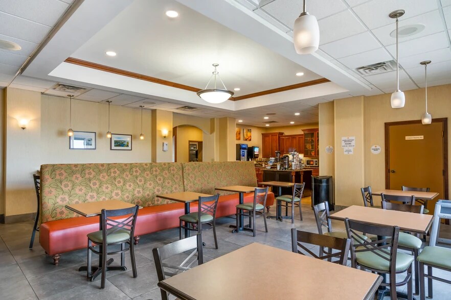 More Photos Of 110 Commerce Park Dr, Watertown Hotel For Sale