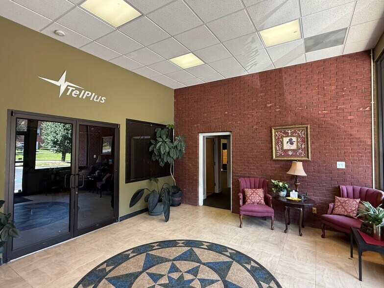 More Photos Of 99 Grove Park Ln, Woodstock Loft Creative Space For Sale