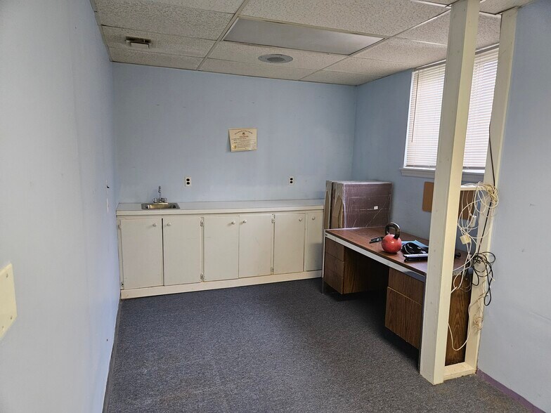More Photos Of 2382 Whitehorse Mercerville Rd, Hamilton Office For Lease