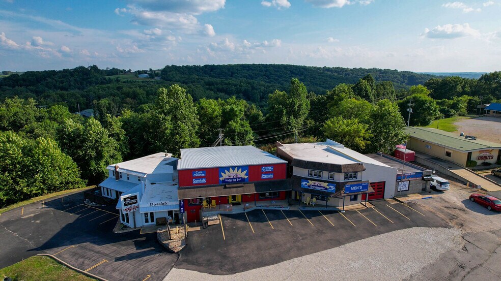 More Photos Of 8 Sunset Hills Ct, Sunrise Beach Storefront For Sale