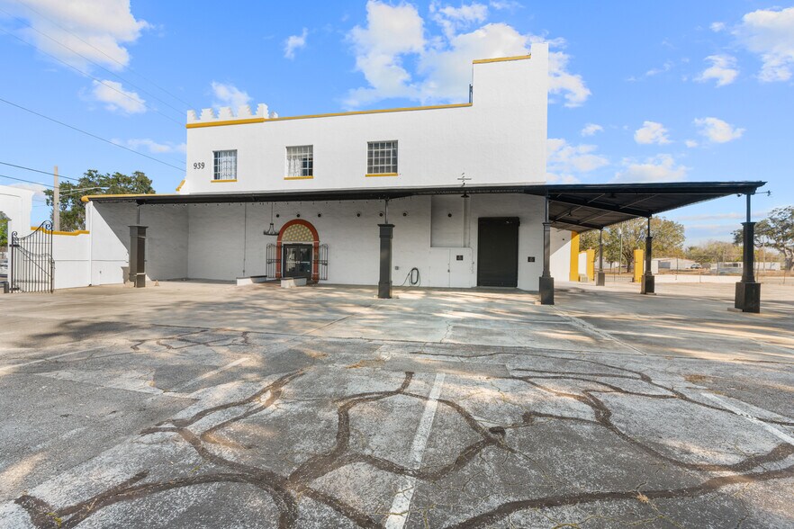 More Photos Of 939 N Magnolia Ave, Ocala Freestanding For Sale