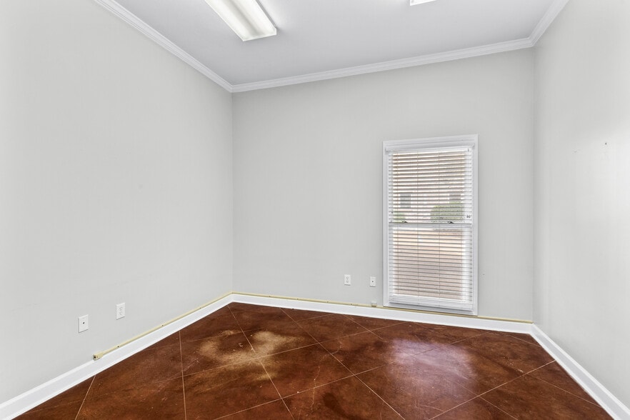 More Photos Of 403-C Towne Center Blvd, Ridgeland Office For Sale