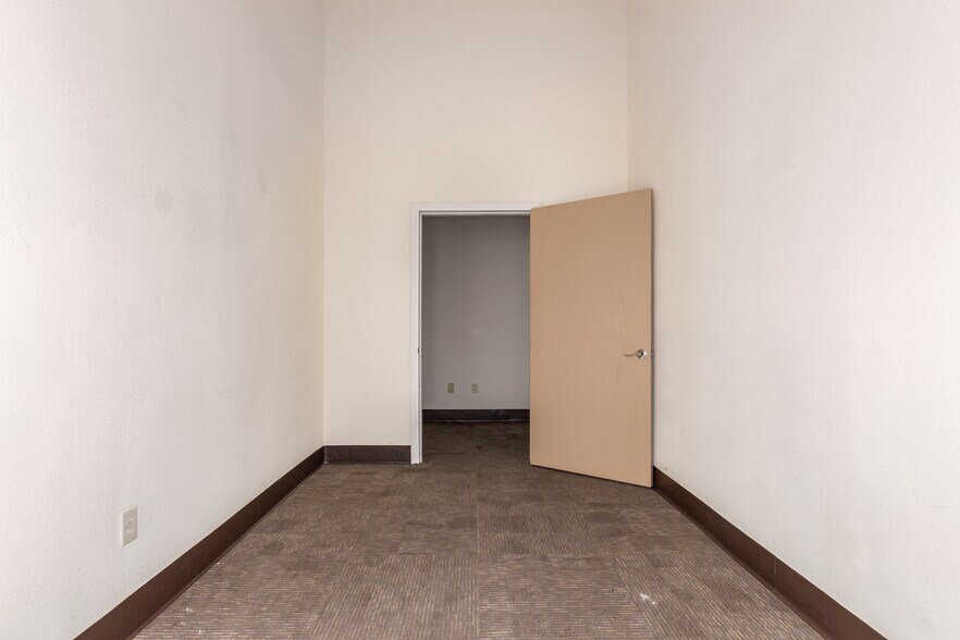 More Photos Of 3601 N Las Vegas Blvd, Las Vegas Storefront For Sale