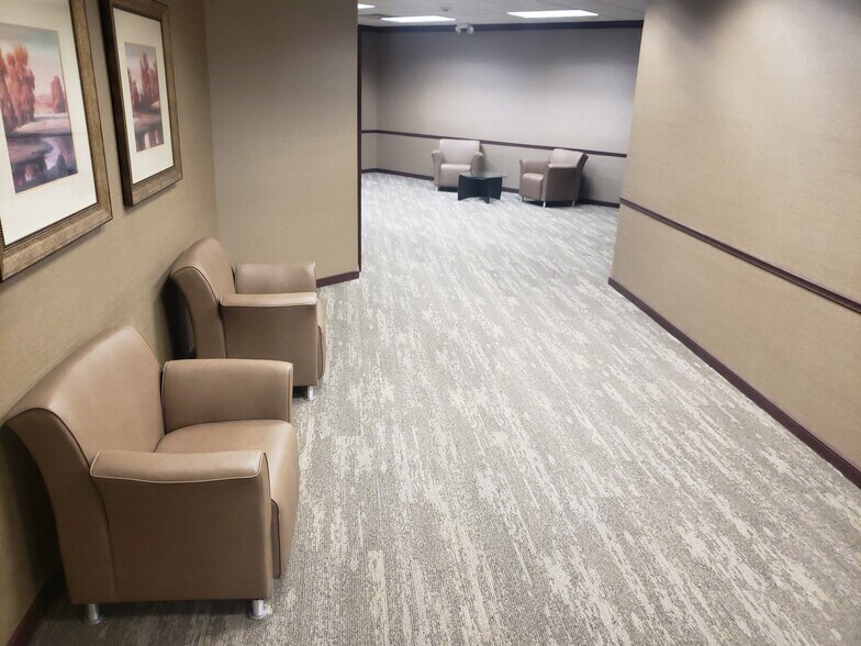 More Photos Of 4900 University Ave, West Des Moines Office For Lease