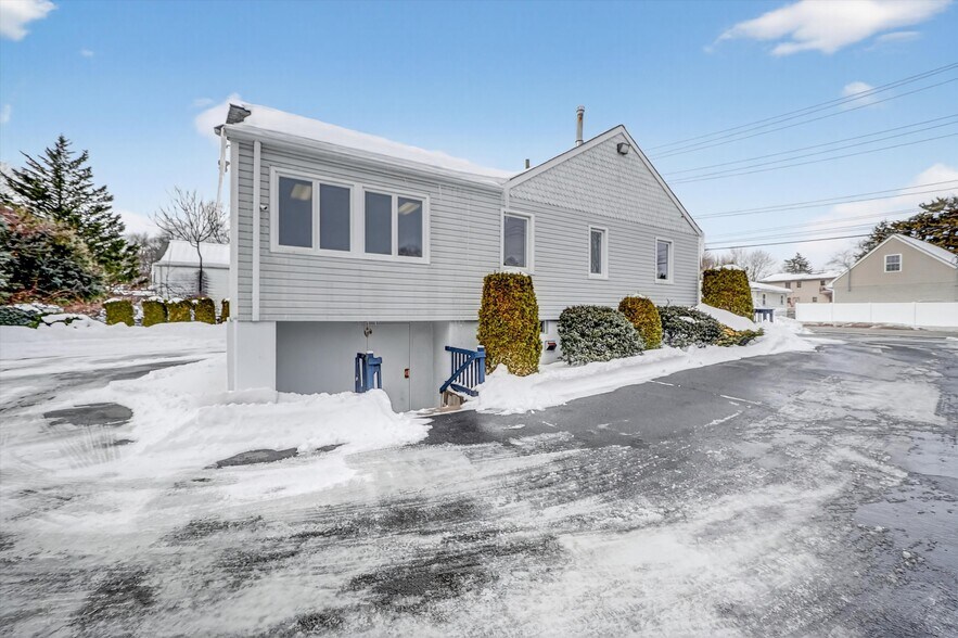 More Photos Of 75 Ramapo Rd, Garnerville Office For Lease