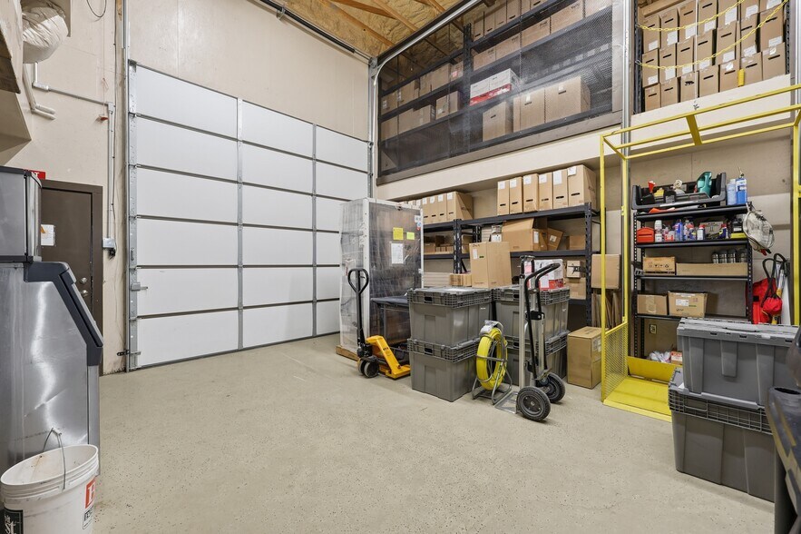 More Photos Of 203 N 5th St, Wills Point Office For Sale