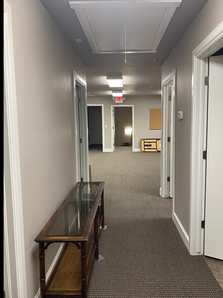 More Photos Of 1901 W 33rd St, Edmond Office Residential For Lease
