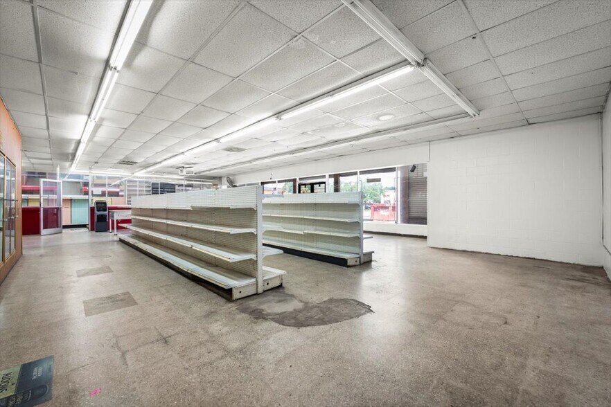 More Photos Of 20 E 9th St, Jacksonville Freestanding For Lease