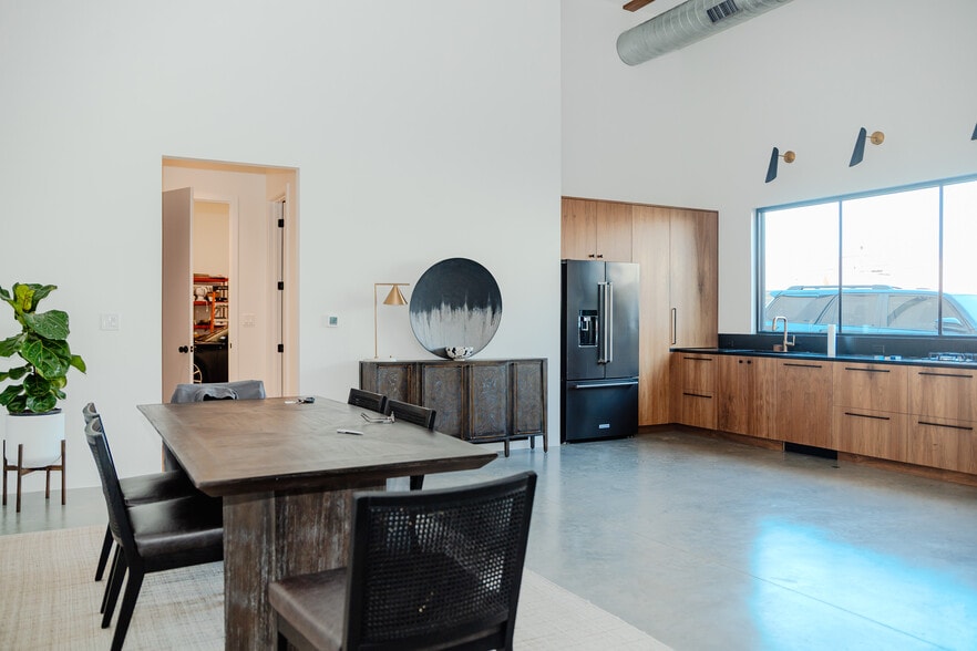 More Photos Of 4771 Memphis St, Dallas Flex For Sale