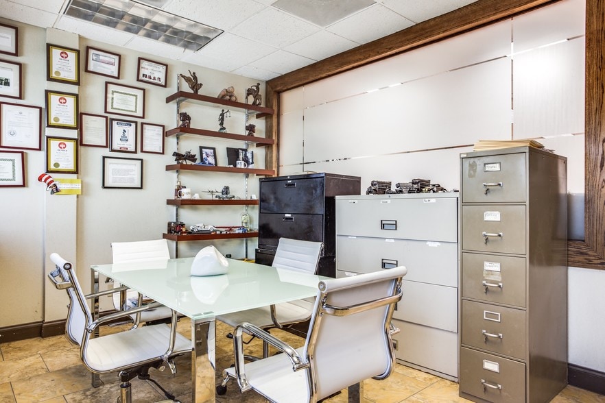 More Photos Of 11603-11607 Denton Dr, Dallas Showroom For Sale