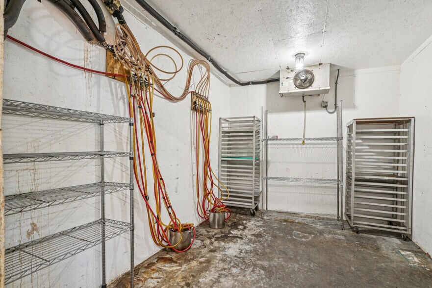 More Photos Of 1 Maple ave, Chelsea Restaurant For Sale