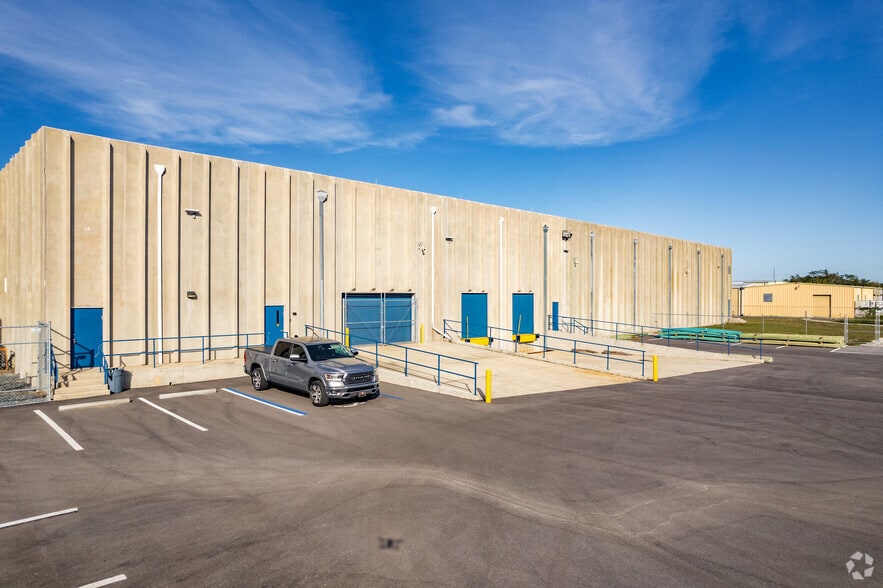 More Photos Of 1699 Hobbs Rd, Auburndale Warehouse For Lease