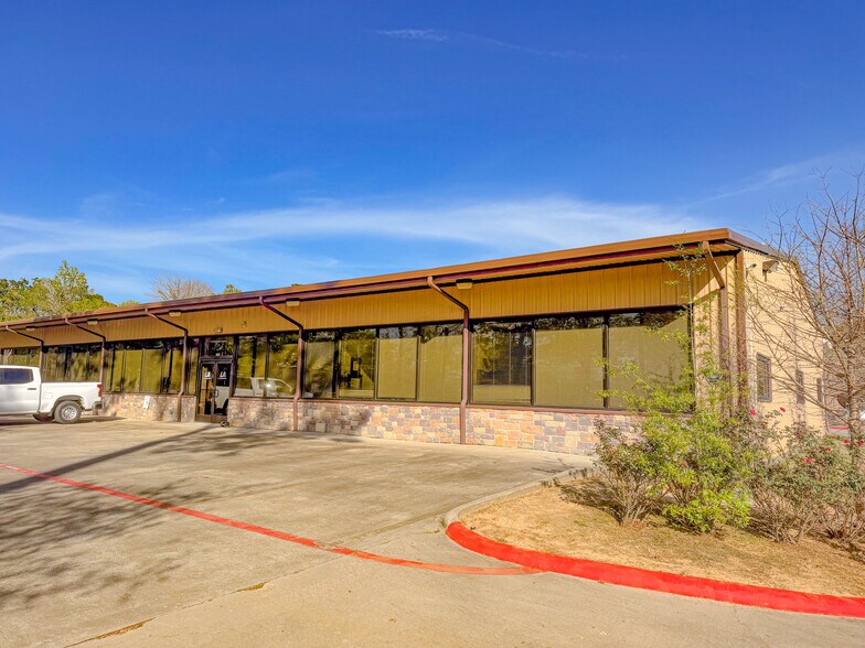 More Photos Of 2014 Airport Rd, Conroe Unknown For Lease