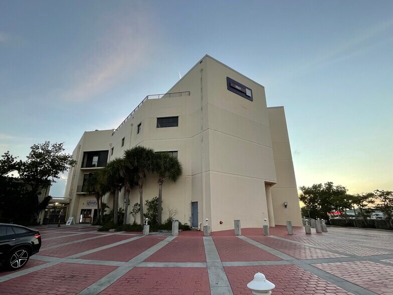 More Photos Of 1010 Kennedy Dr, Key West Medical For Sale