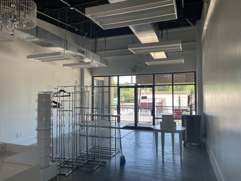 More Photos Of 3617 Perkins Rd, Baton Rouge General Retail For Sale