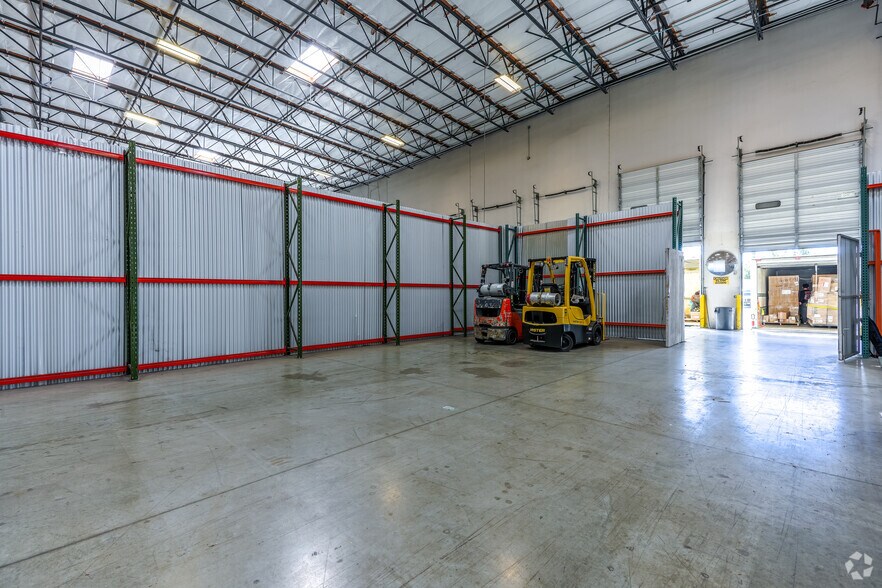 More Photos Of 14600 Innovation Dr, Riverside Warehouse For Lease