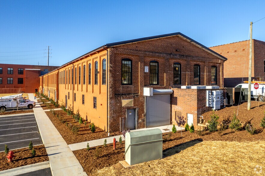 More Photos Of 109 E Fleming Dr, Morganton Apartments For Lease