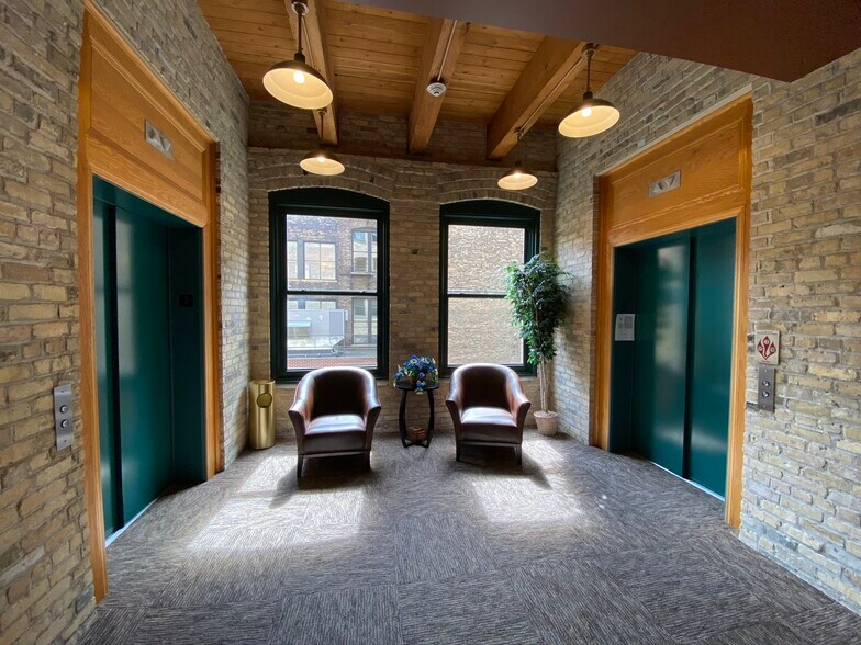 More Photos Of 413 Wacouta St, Saint Paul Office Residential For Lease