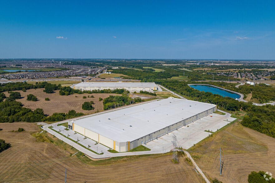More Photos Of 13871 US HWY 80, Forney Distribution For Lease