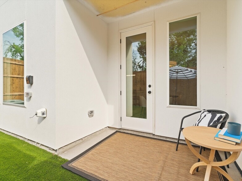 More Photos Of 7811 Mohawk Dr, Dallas Apartments For Sale