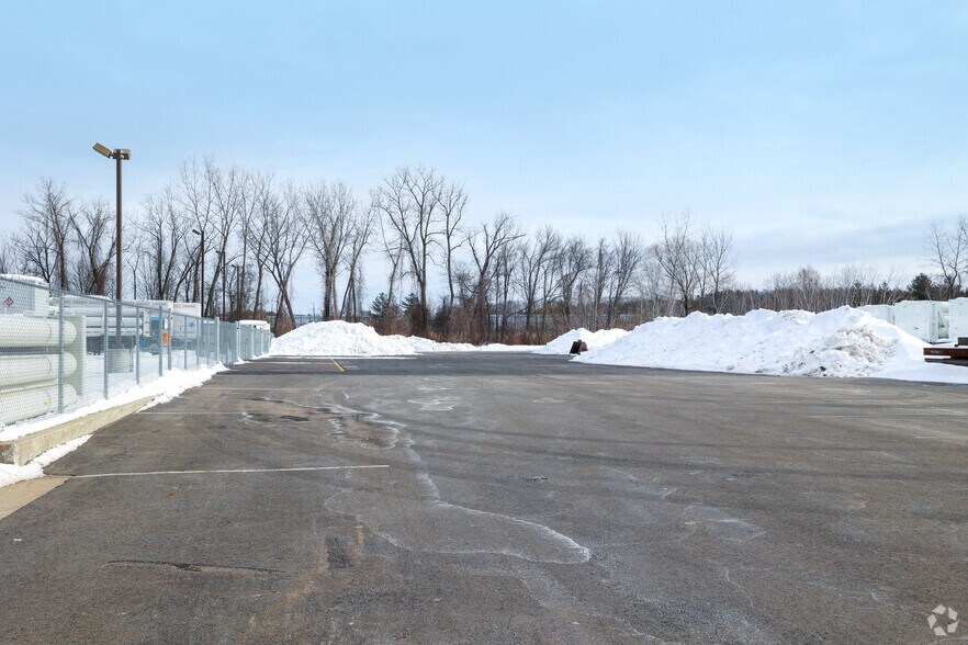 More Photos Of 53 Ayer Rd, Littleton Warehouse For Lease