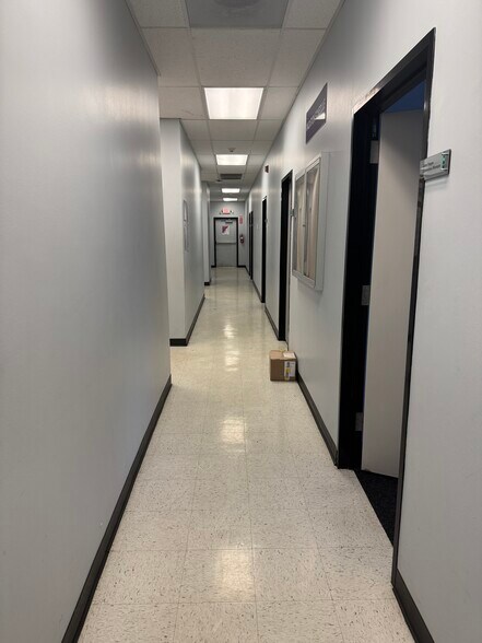More Photos Of 3915 W Cardinal Dr, Beaumont Distribution For Lease