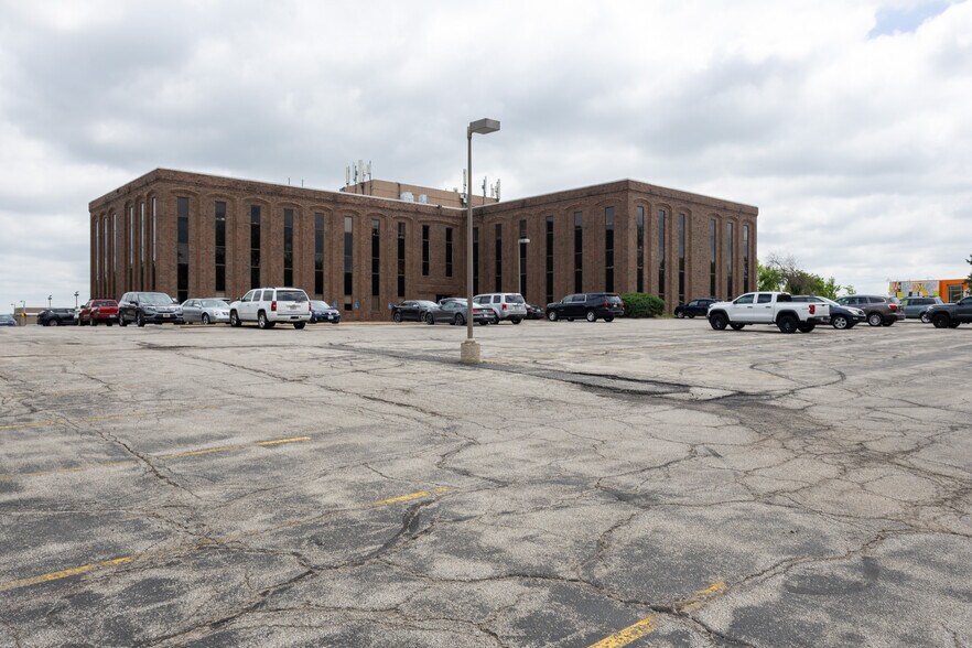 More Photos Of 400 E Red Bridge Rd, Kansas City Medical For Sale