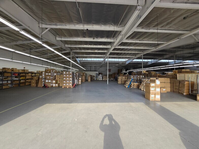 More Photos Of 219 E 32nd St, Los Angeles Warehouse For Lease