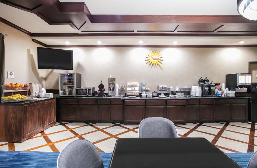 More Photos Of 431 Airport Fwy, Euless Hospitality For Sale