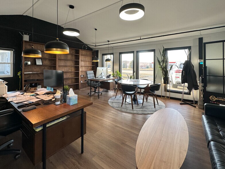 More Photos Of 305 E Maple Rd, Troy Office For Sale