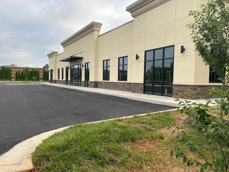 More Photos Of 2902 Professional Park Dr, Burlington Medical For Lease