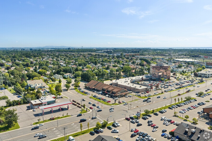 More Photos Of 100-120 Rue du Barry, Kirkland Storefront For Lease