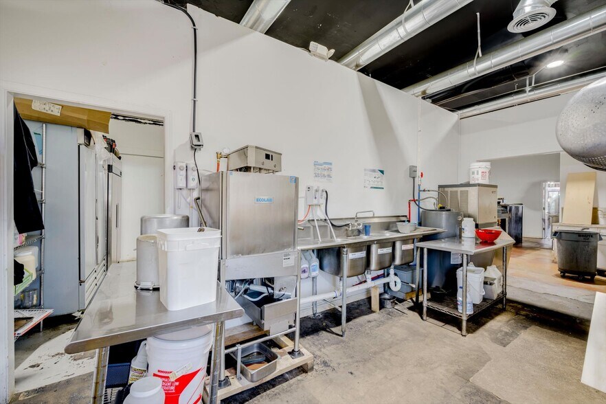 More Photos Of 111 Main Street, Lincolnton Flex For Sale