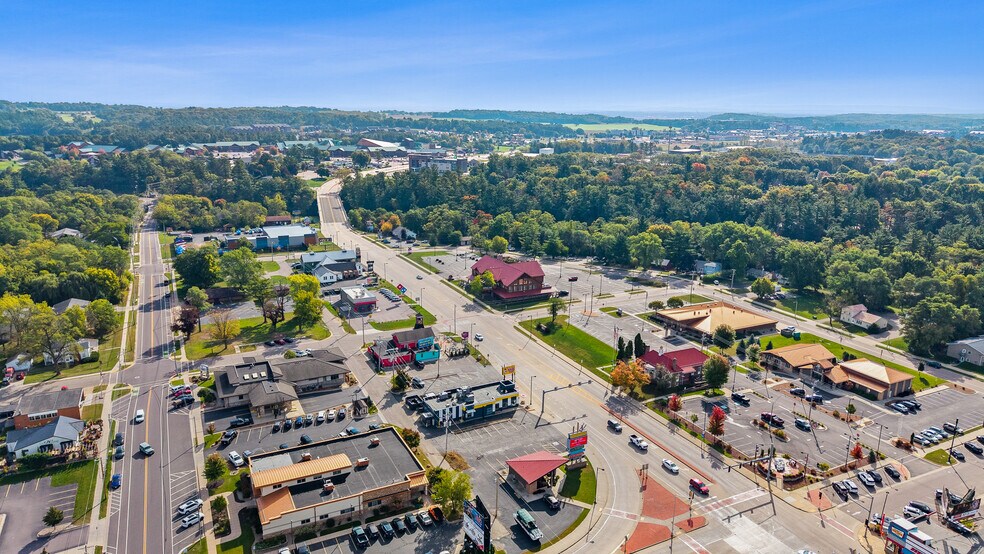 More Photos Of 31 S Wisconsin Dells Pky, Lake Delton Freestanding For Sale