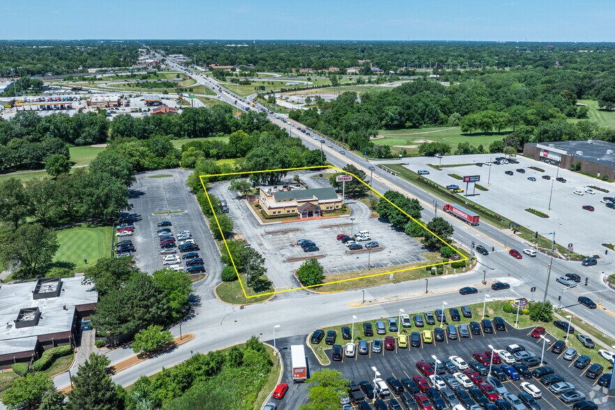 More Photos Of 2005 River Oaks Dr, Calumet City Restaurant For Sale