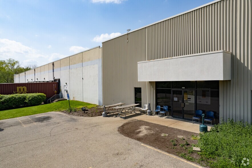 More Photos Of 283 Sharts Dr, Springboro Distribution For Lease