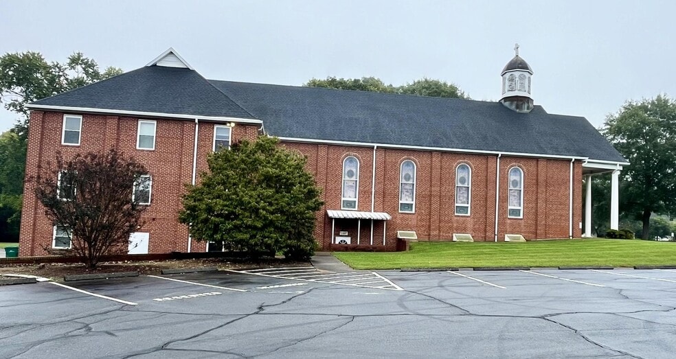 More Photos Of 4700 Old Walkertown Rd, Winston-Salem Religious Facility For Sale
