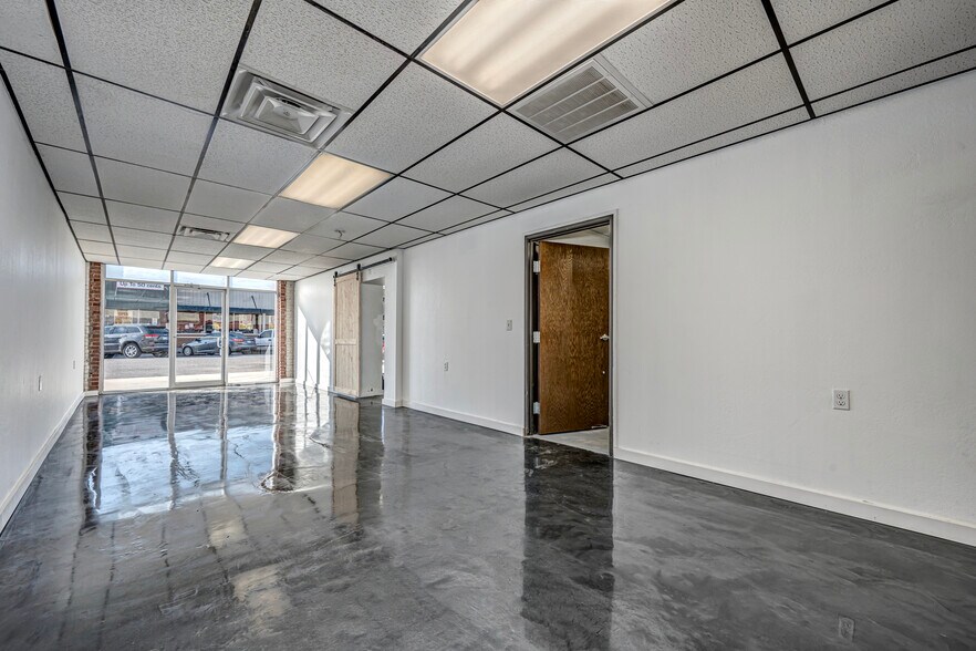 More Photos Of 209-211 S 5th St, Chickasha Storefront For Lease