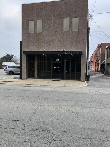 Primary Photo Of 109 W Monroe St, Herrin Storefront Retail Residential For Lease