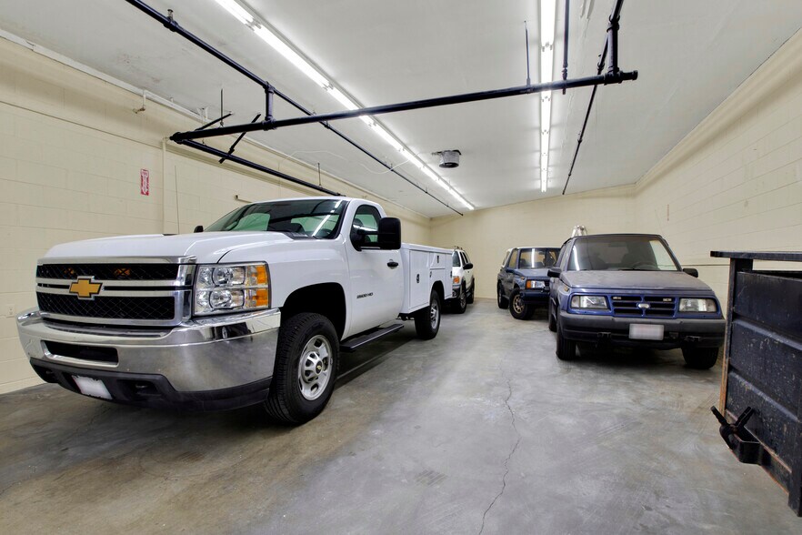 More Photos Of 4821 University Ave, San Diego Auto Repair For Lease
