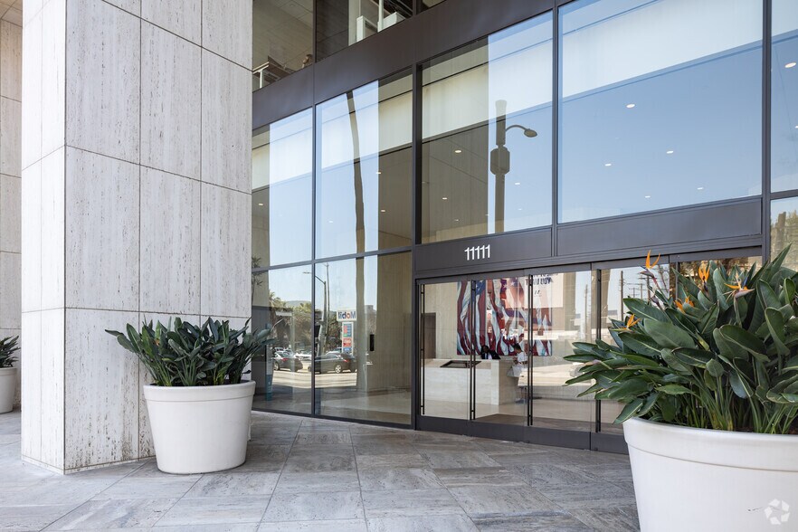 More Photos Of 11111 Santa Monica Blvd, Los Angeles Loft Creative Space For Lease