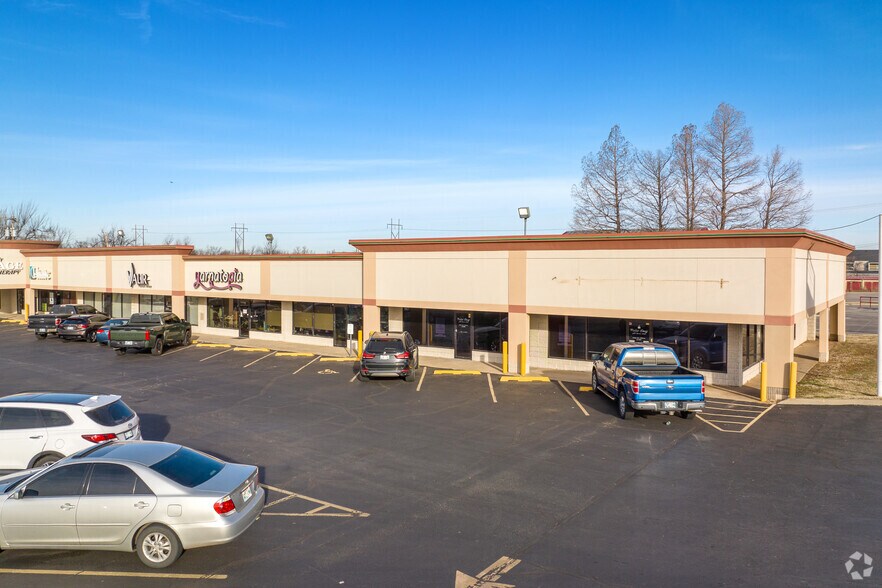 More Photos Of 8400 S Western Ave, Oklahoma City Unknown For Lease