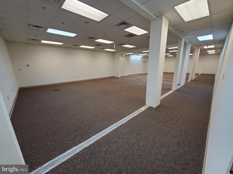 More Photos Of 3619 Richmond Hwy, Stafford Light Distribution For Sale