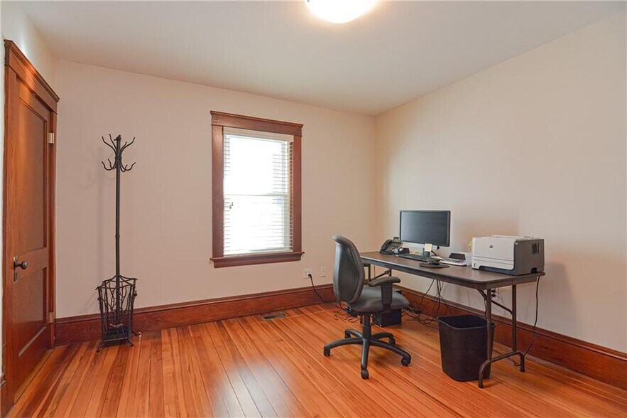 More Photos Of 468 Warren Ave, East Providence Medical For Sale