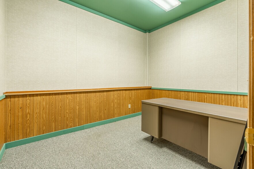 More Photos Of 140 W Main St, Winneconne Loft Creative Space For Lease