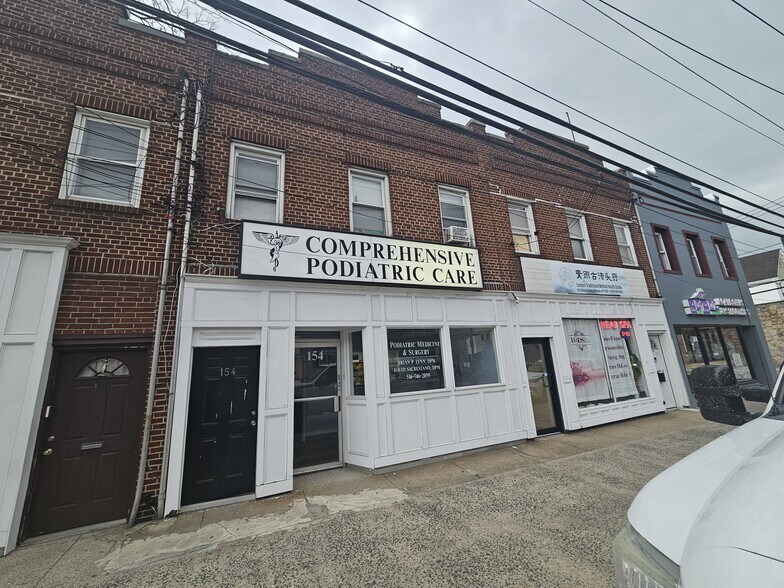 Primary Photo Of 154 Mineola Blvd, Mineola Storefront Retail Residential For Lease